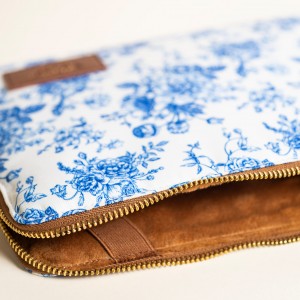 Computer sleeve, 13 inch - Toile de Jouy Computer sleeve, 13 inch - Toile de Jouy